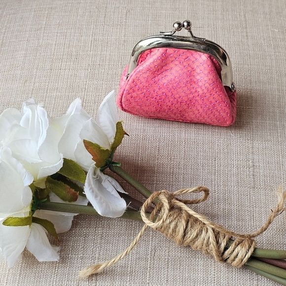 Source Unknown Handbags - Vintage Genuine Snakeskin Kisslock / Framed Coin Purse / Pouch ( Pink )